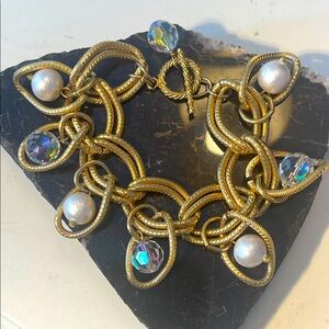 Large Oval Gold-tone links w/ faux pearl & faceted AB-like crystal bead bracelet